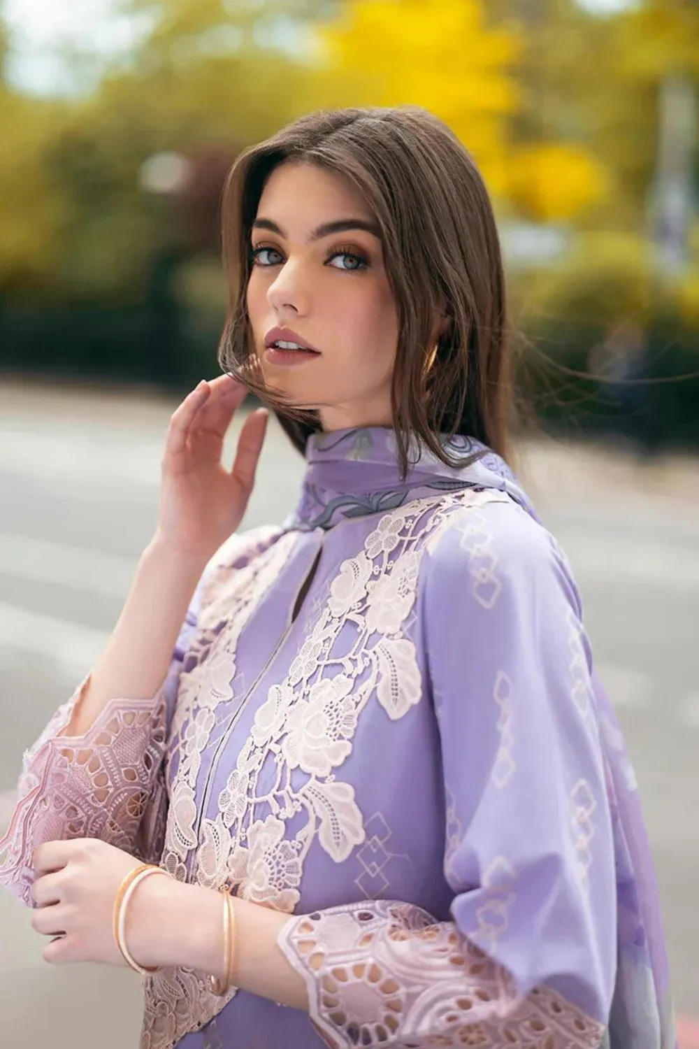 3pc lawn Embroidered Q657