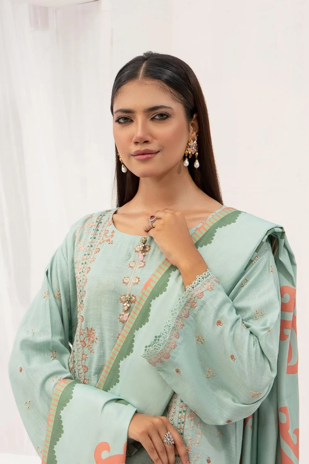 3PC Unstitched |Embroidered Khaddar Suit