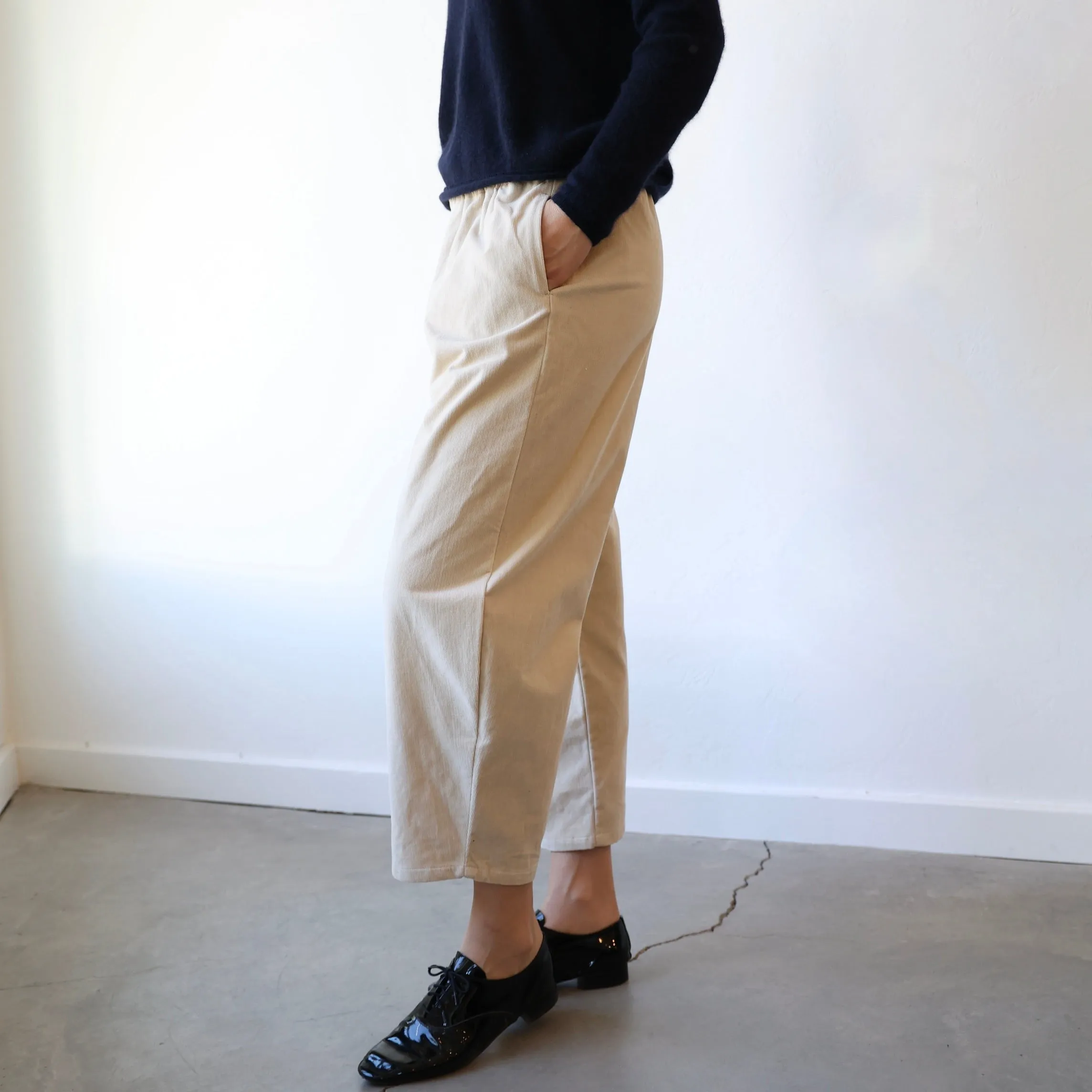 Apuntob Fine Wale Corduroy Trousers - Naturale