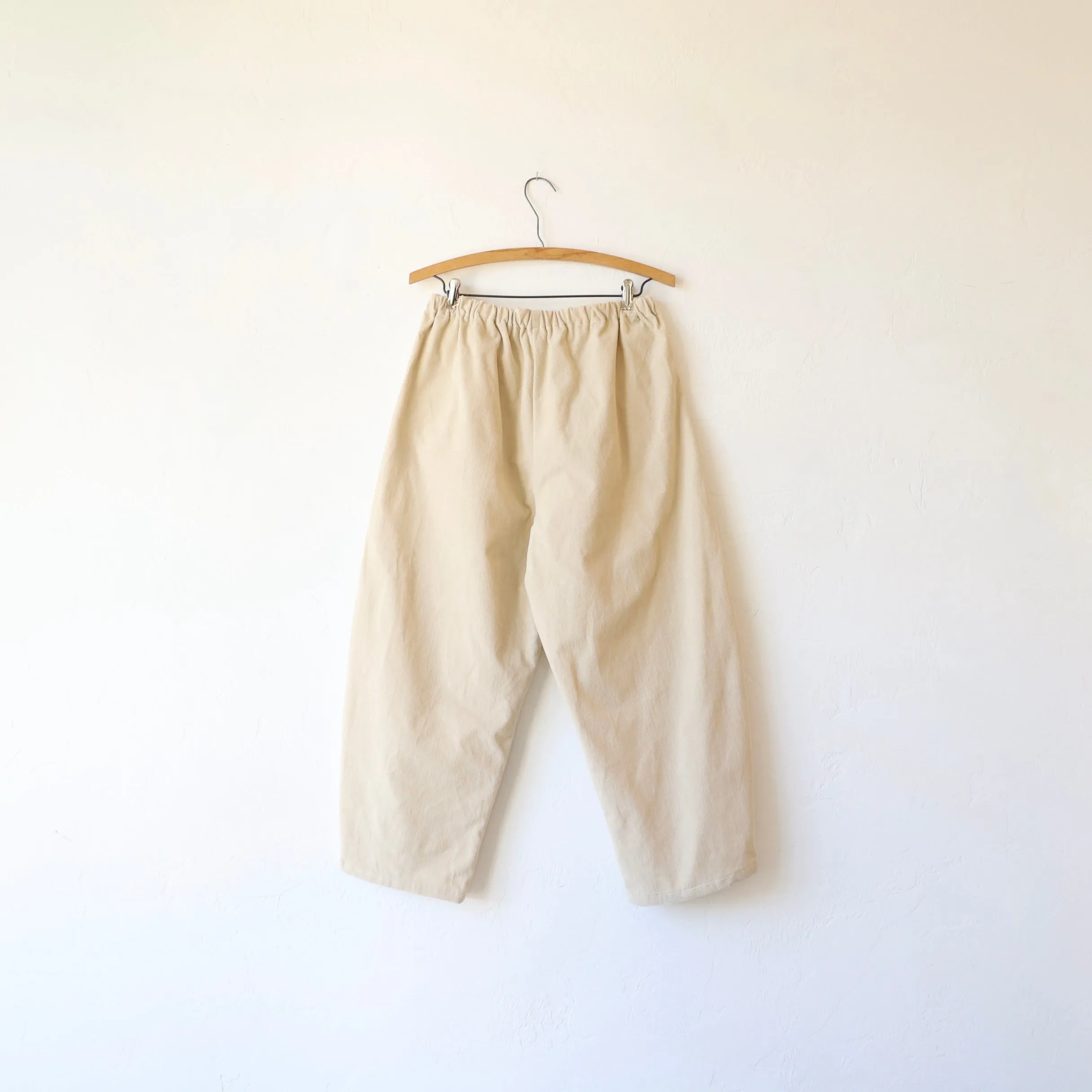 Apuntob Fine Wale Corduroy Trousers - Naturale