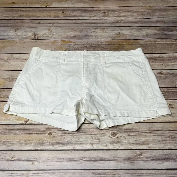 Arizona Jean Company Size 11 (Juniors) White Mini Corduroy Shorts