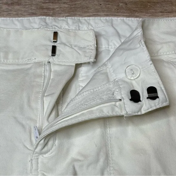 Arizona Jean Company Size 11 (Juniors) White Mini Corduroy Shorts