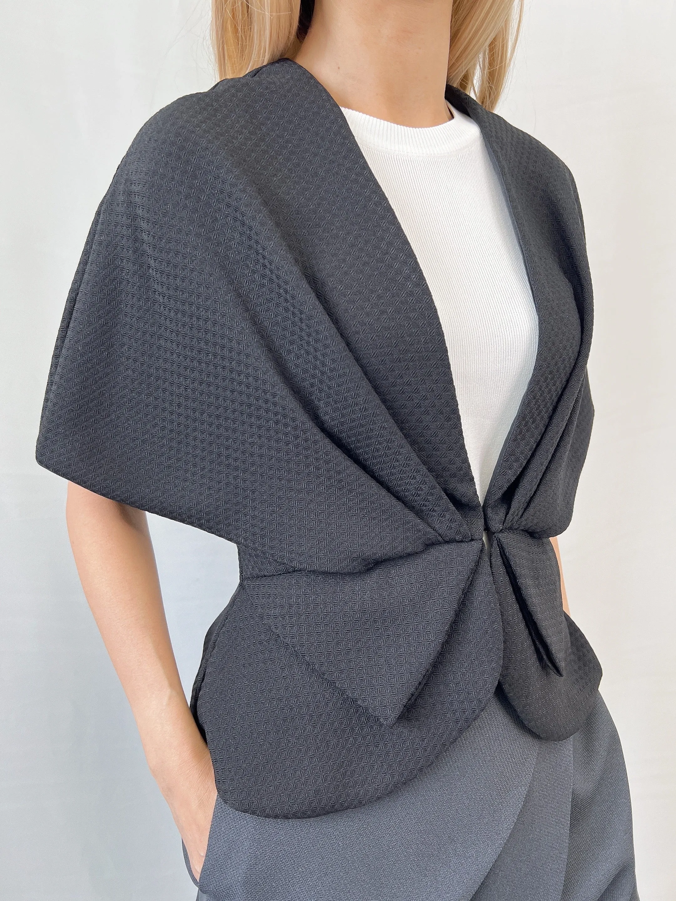 Bien Capelet in Black