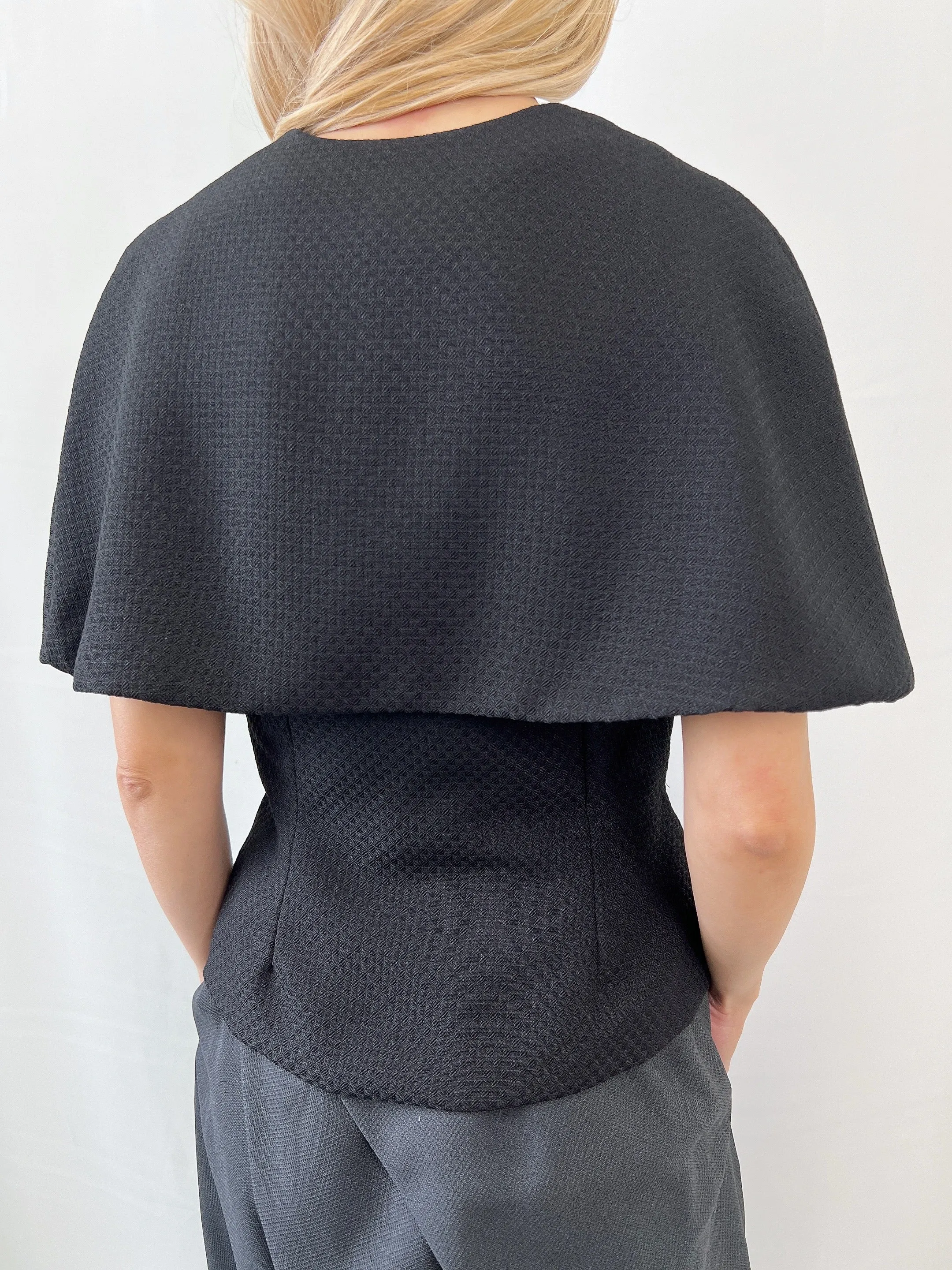 Bien Capelet in Black