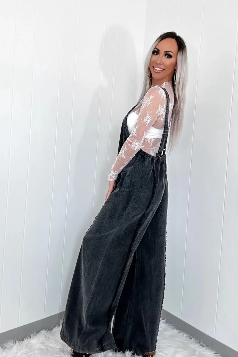 Chouyatou Denim Overalls for Women Casual Adjustable Straps Wide Leg Raw Hem Jeans Bib Overalls Jumpsuits
