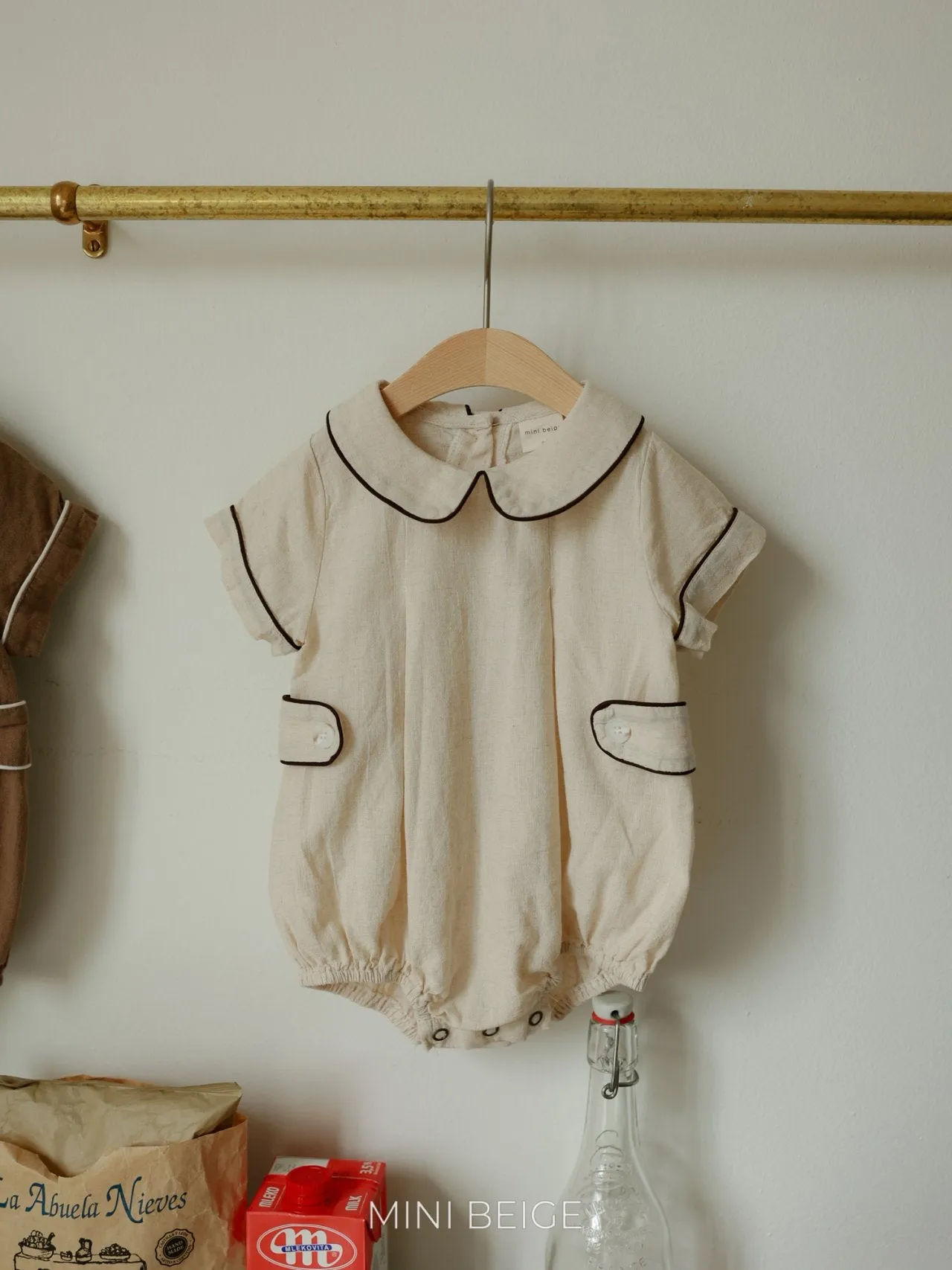 Collar rompers