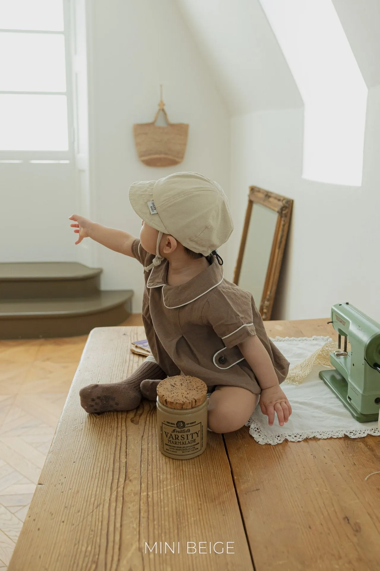 Collar rompers