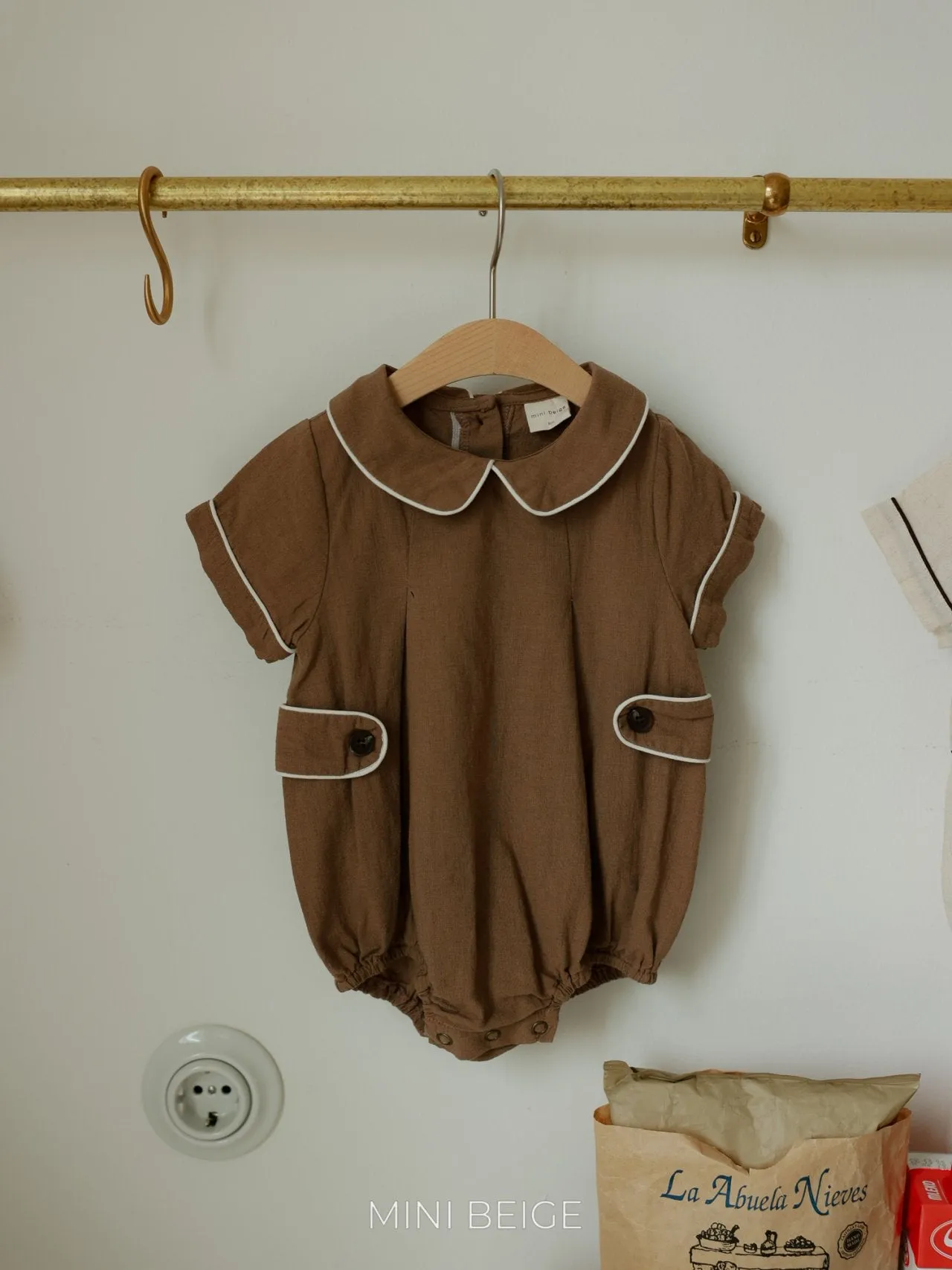 Collar rompers