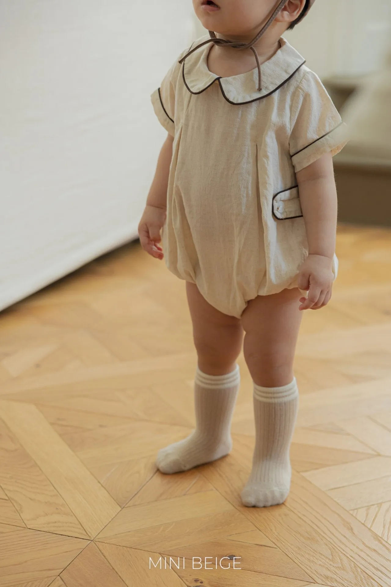 Collar rompers