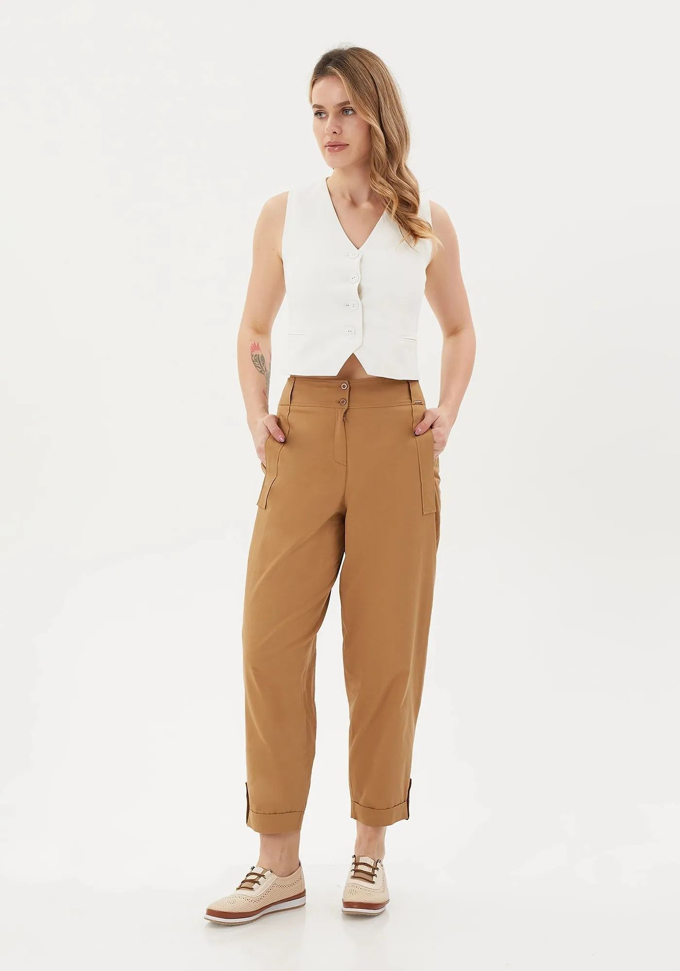 Cotton Tapered Carrot Pants with Pockets and Double Button Closure
