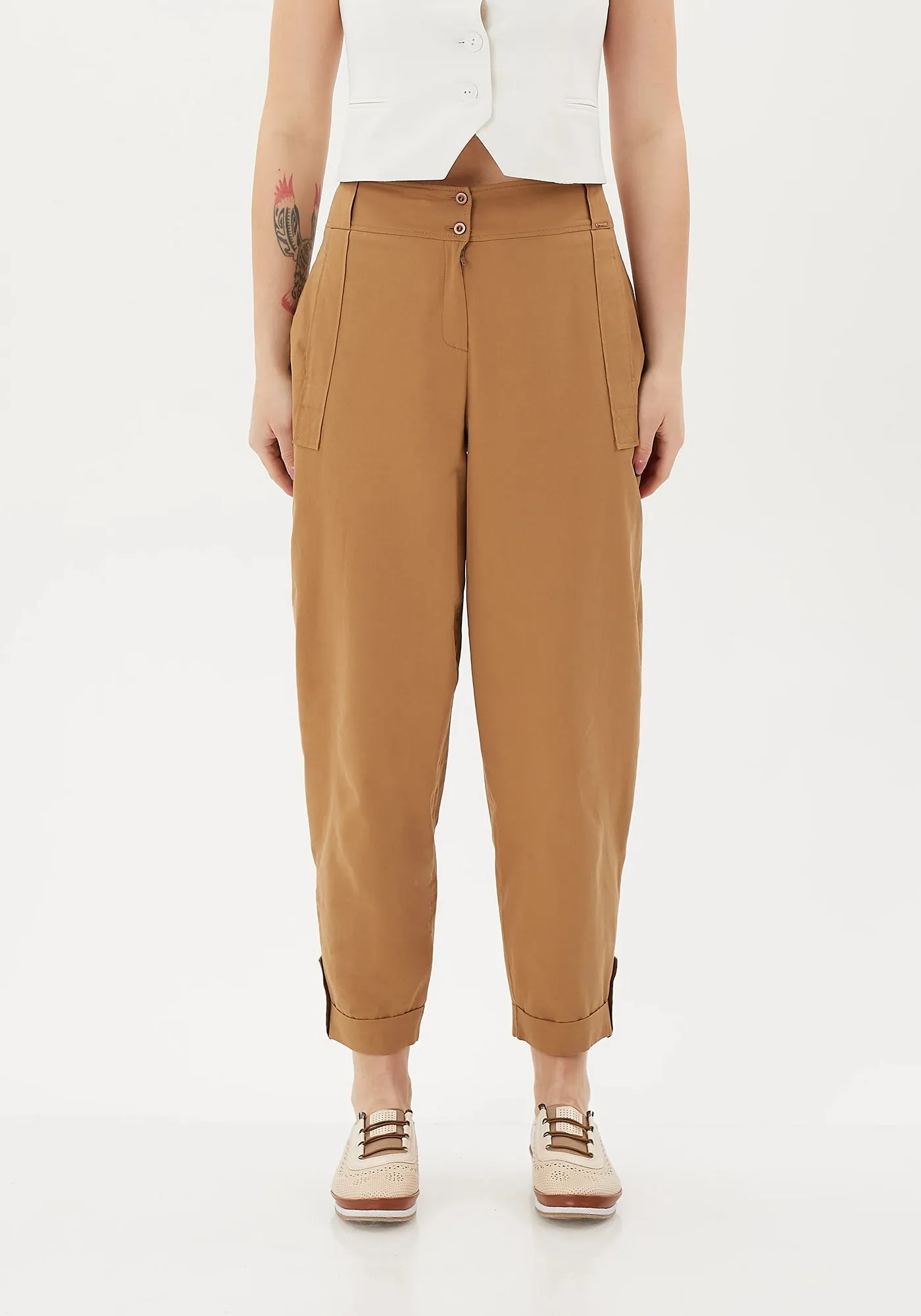 Cotton Tapered Carrot Pants with Pockets and Double Button Closure