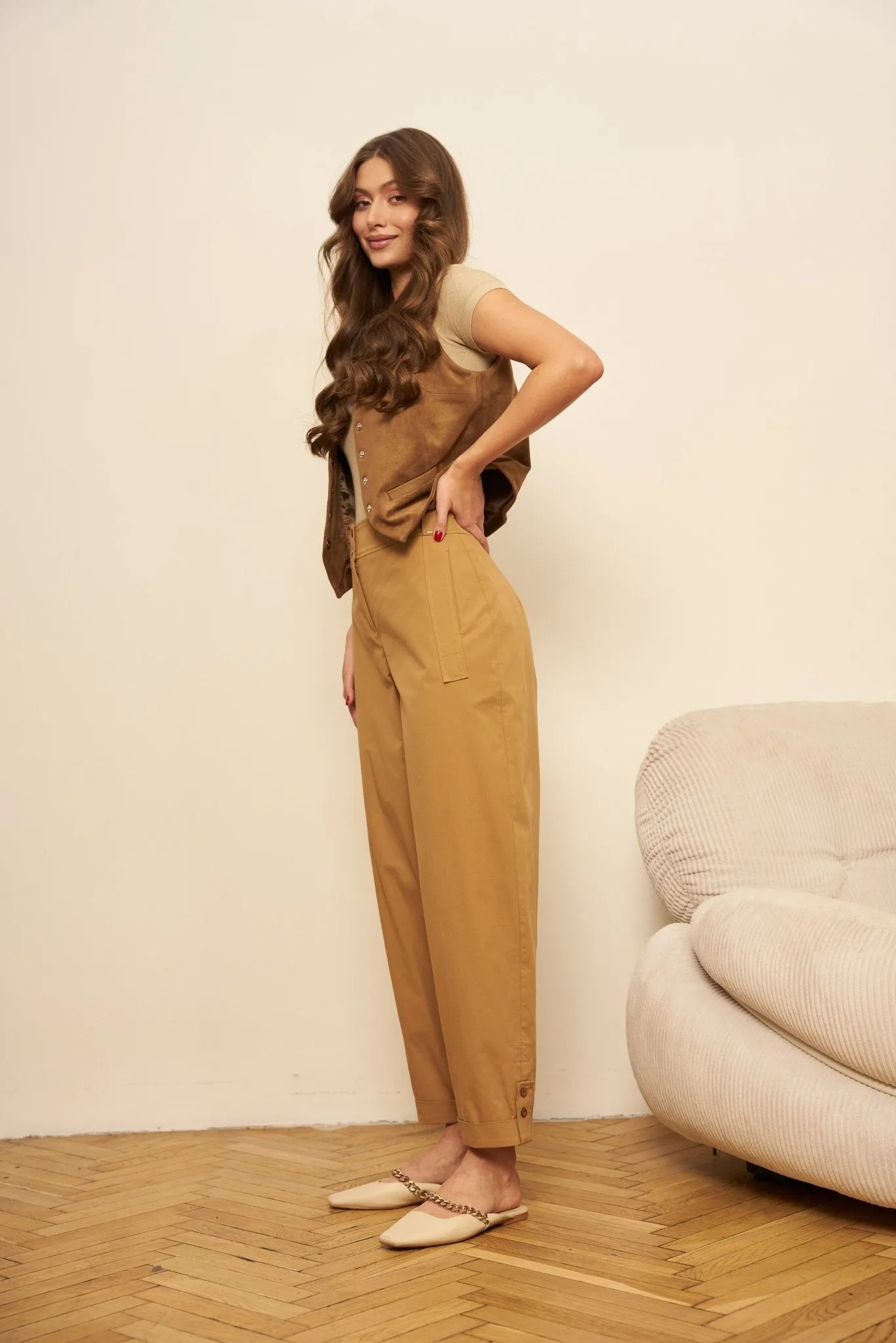 Cotton Tapered Carrot Pants with Pockets and Double Button Closure