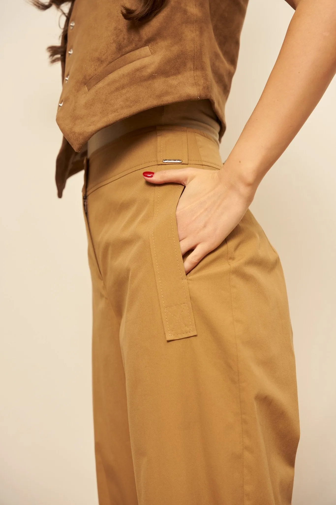 Cotton Tapered Carrot Pants with Pockets and Double Button Closure