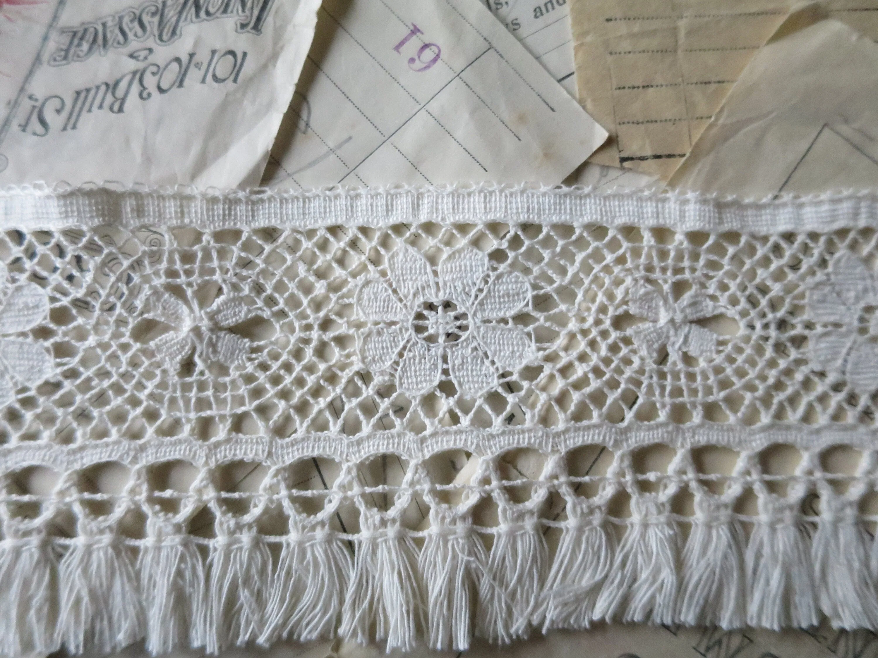 Ecru English Nottingham Cluny Lace- Fringed Torchon- 8.7 cm