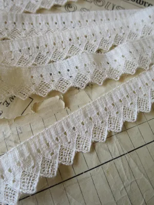 Ecru English Nottingham Fine Valenciennes Lace- Zig Zag- 2 cm