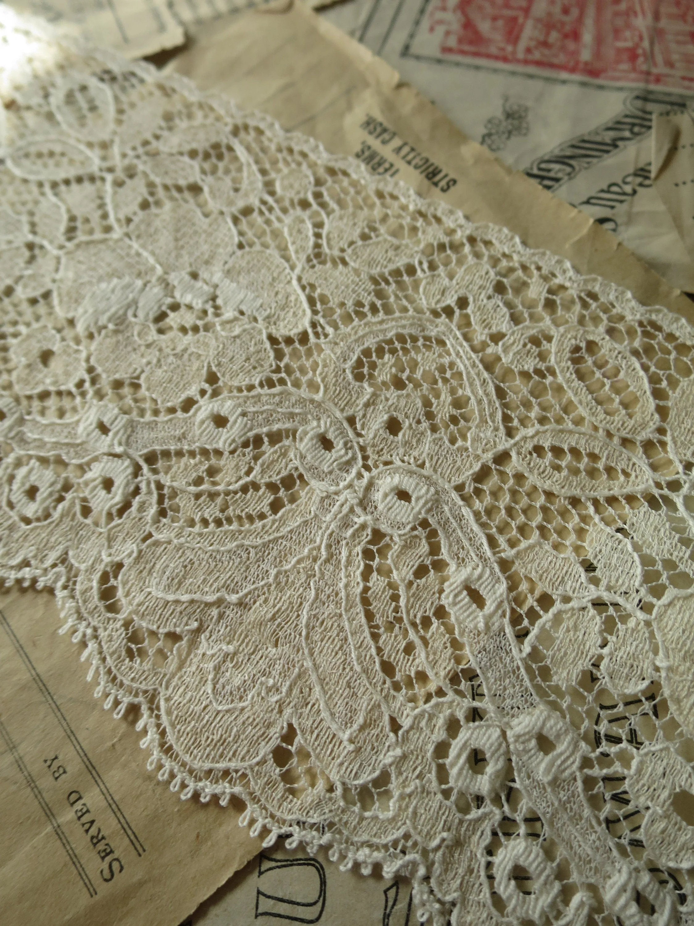 Ecru English Nottingham Lace- Intricate Frothy Floral Guipure Trim- 9 cm