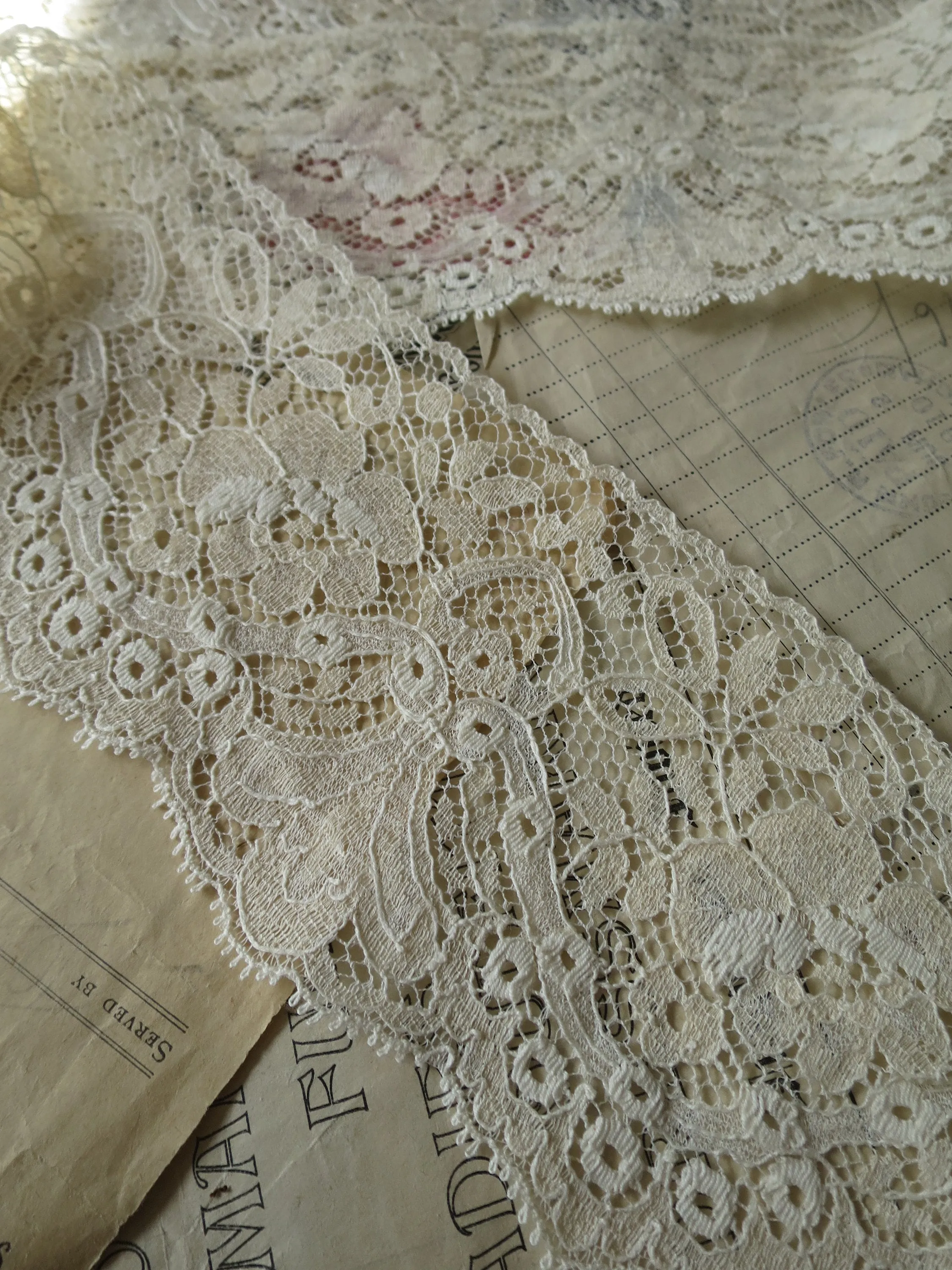 Ecru English Nottingham Lace- Intricate Frothy Floral Guipure Trim- 9 cm