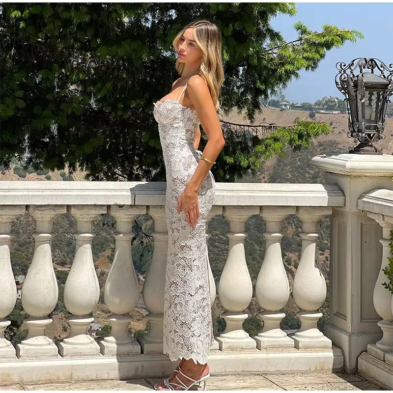 Kenna - Flattering long lace dress