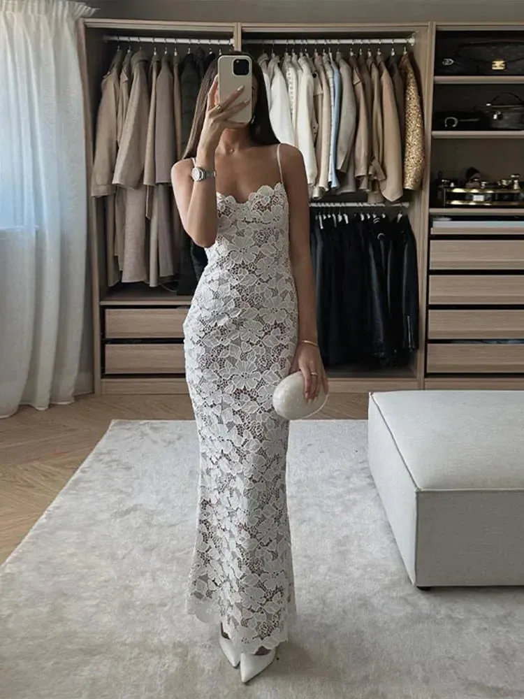 Kenna - Flattering long lace dress