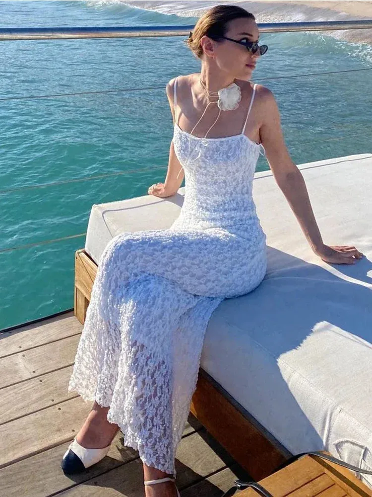 Kenna - Flattering long lace dress
