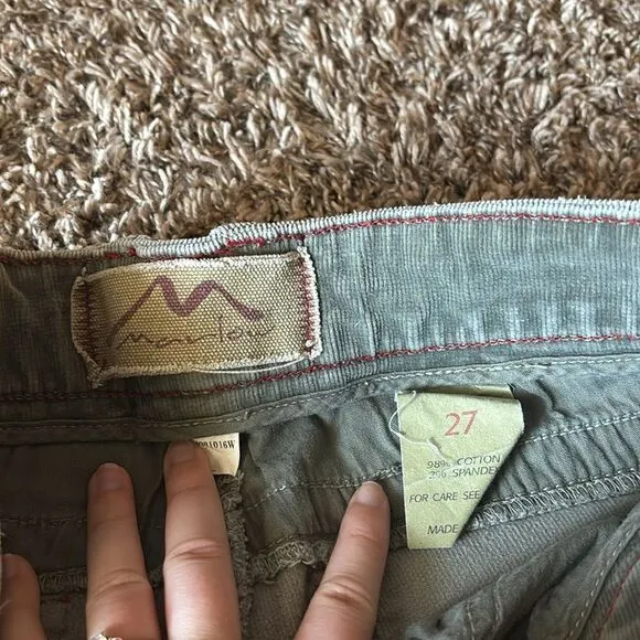 Marlow light green corduroy shorts, size 27.