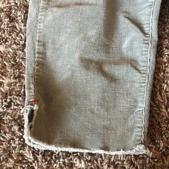 Marlow light green corduroy shorts, size 27.