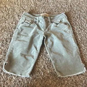 Marlow light green corduroy shorts, size 27.
