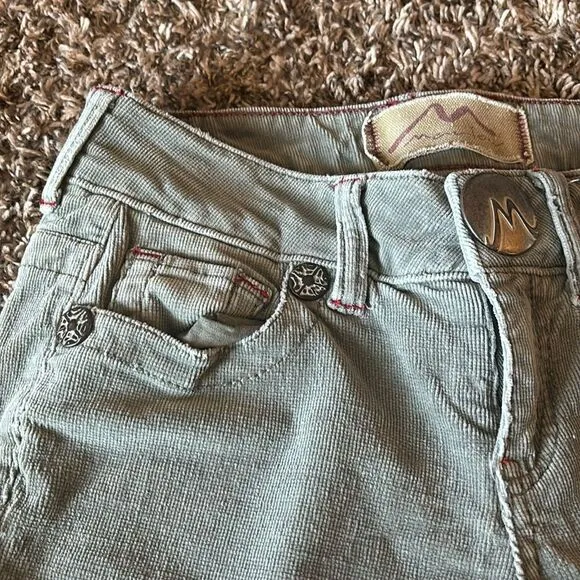 Marlow light green corduroy shorts, size 27.