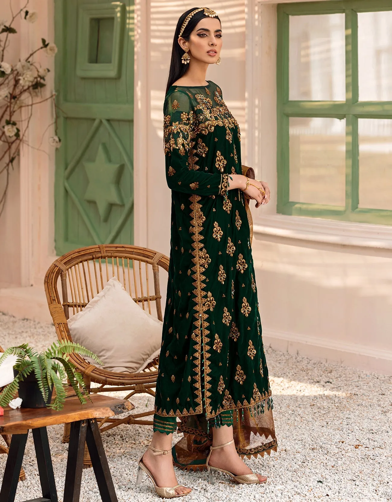 MK-305 | Emaan Adeel Makhmal Collection 2022 | Unstitched & Stitched Embroidered  Valvet Suits