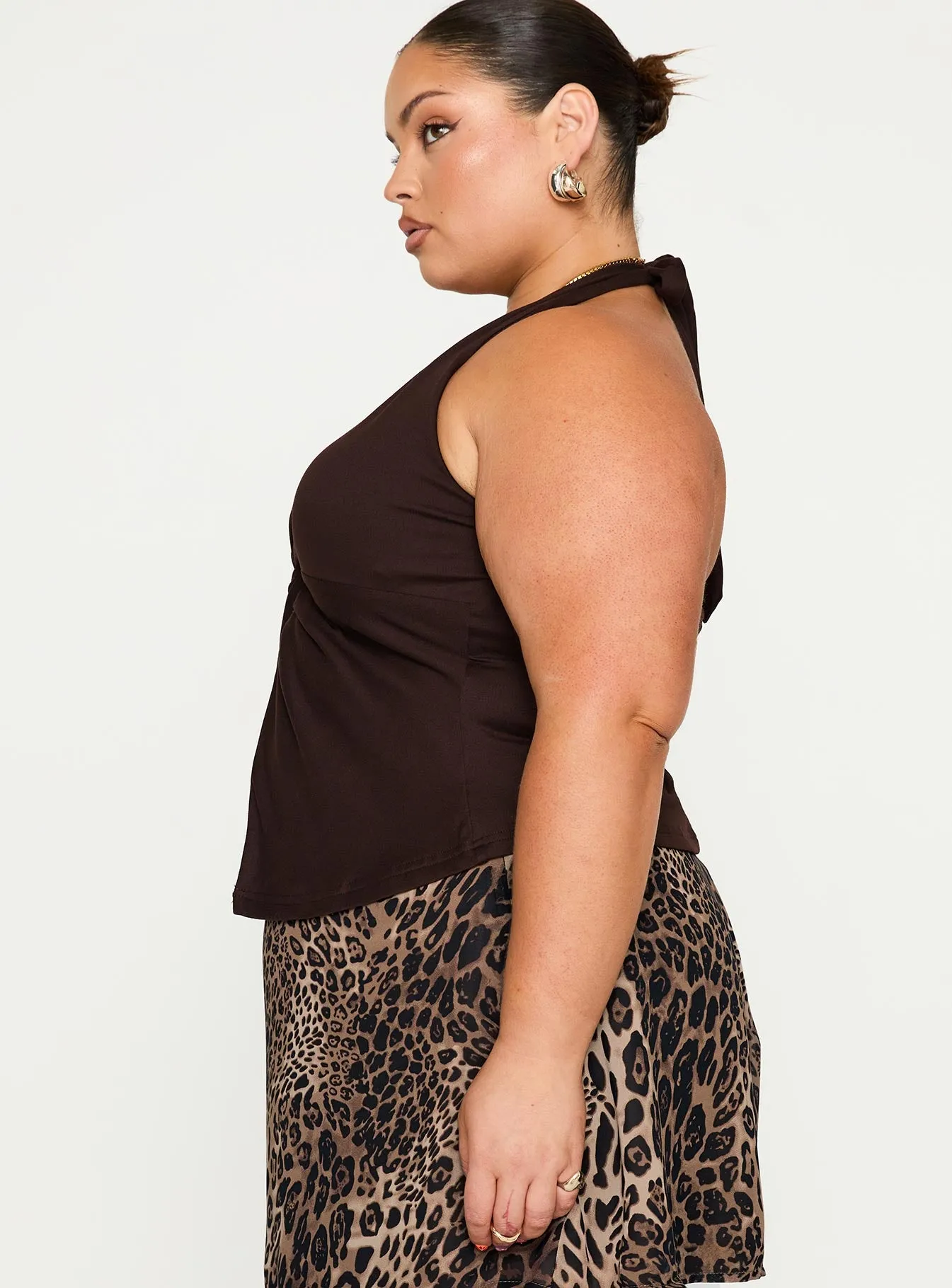 No Hard Feelings Twist Top Brown Curve