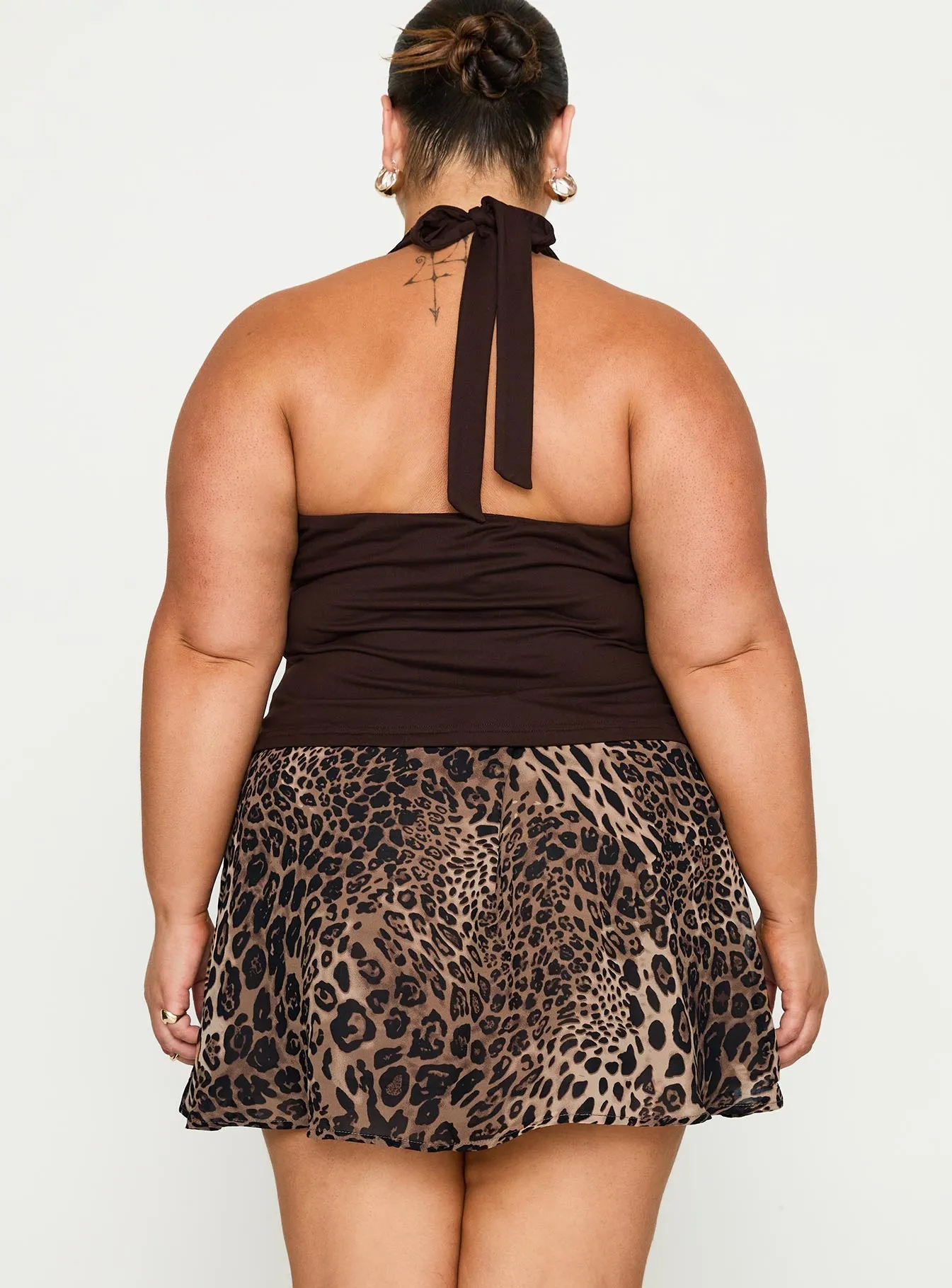 No Hard Feelings Twist Top Brown Curve