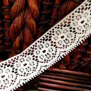 Petal Floral Off White Picot Vintage Lace Trim 1⅜" wide
