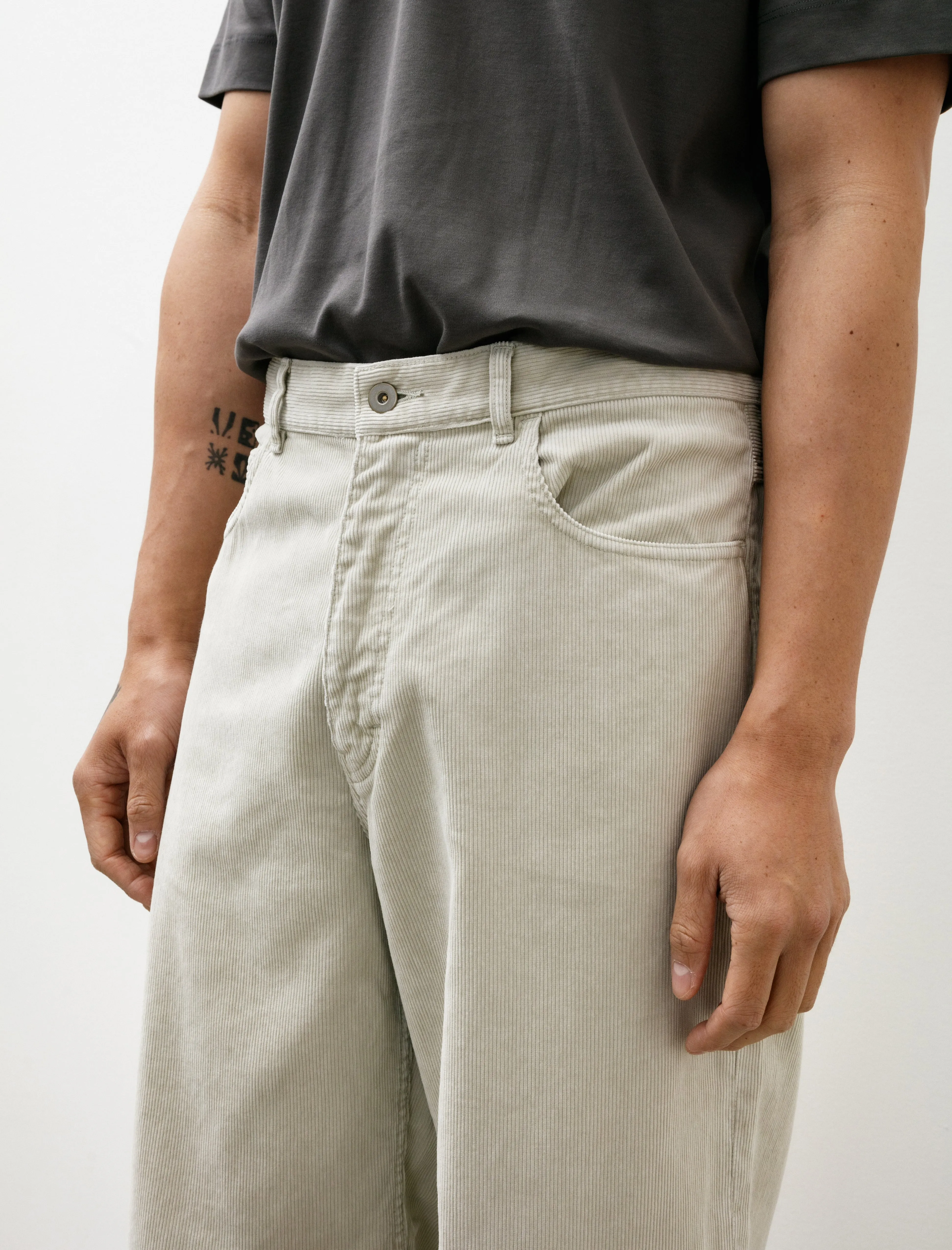 Pigment Dye Finx Corduroy Wide 5P Pants White Khaki