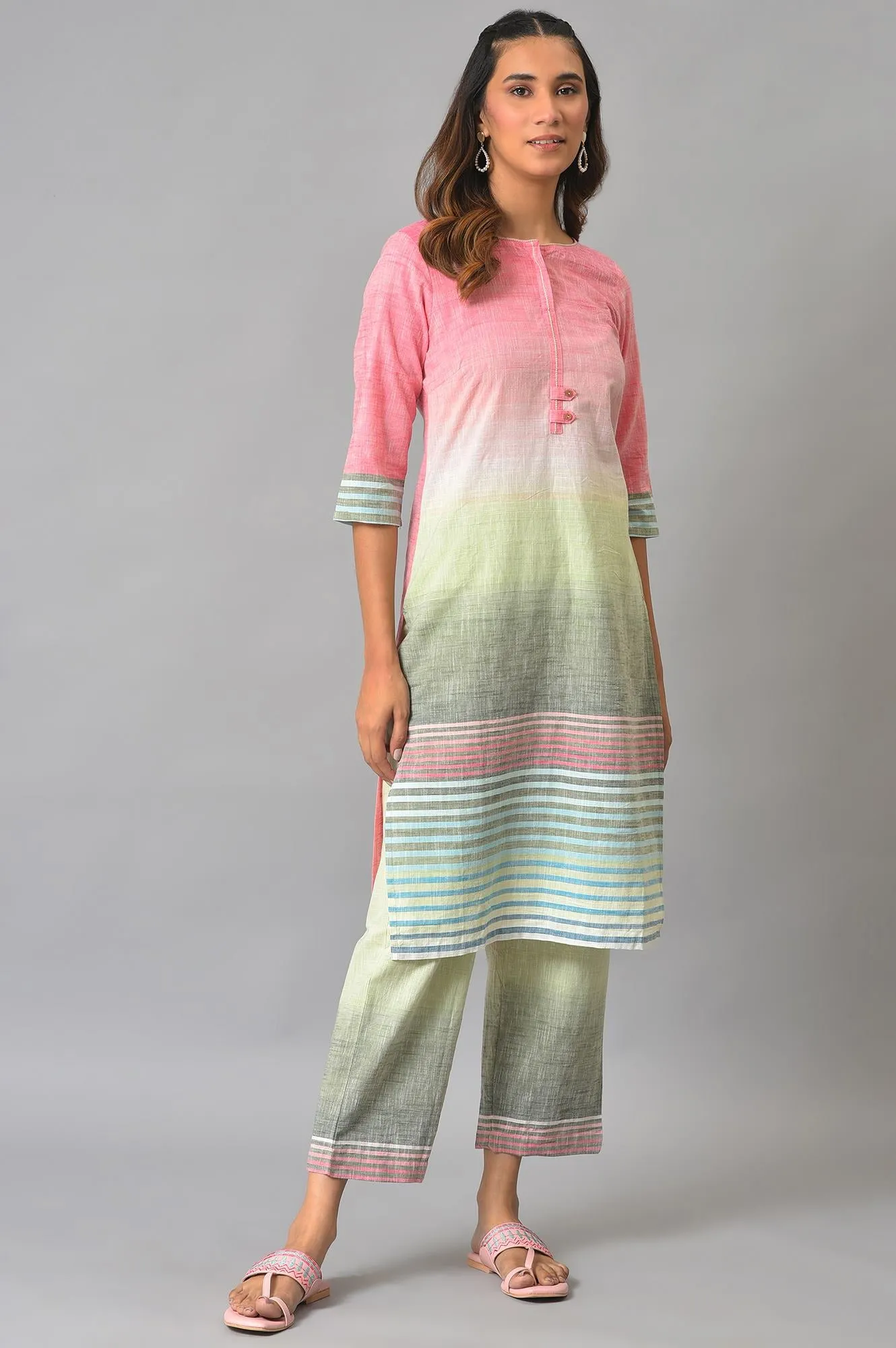 Red Yarn-Dyed Roud Neck kurta With Green Pants