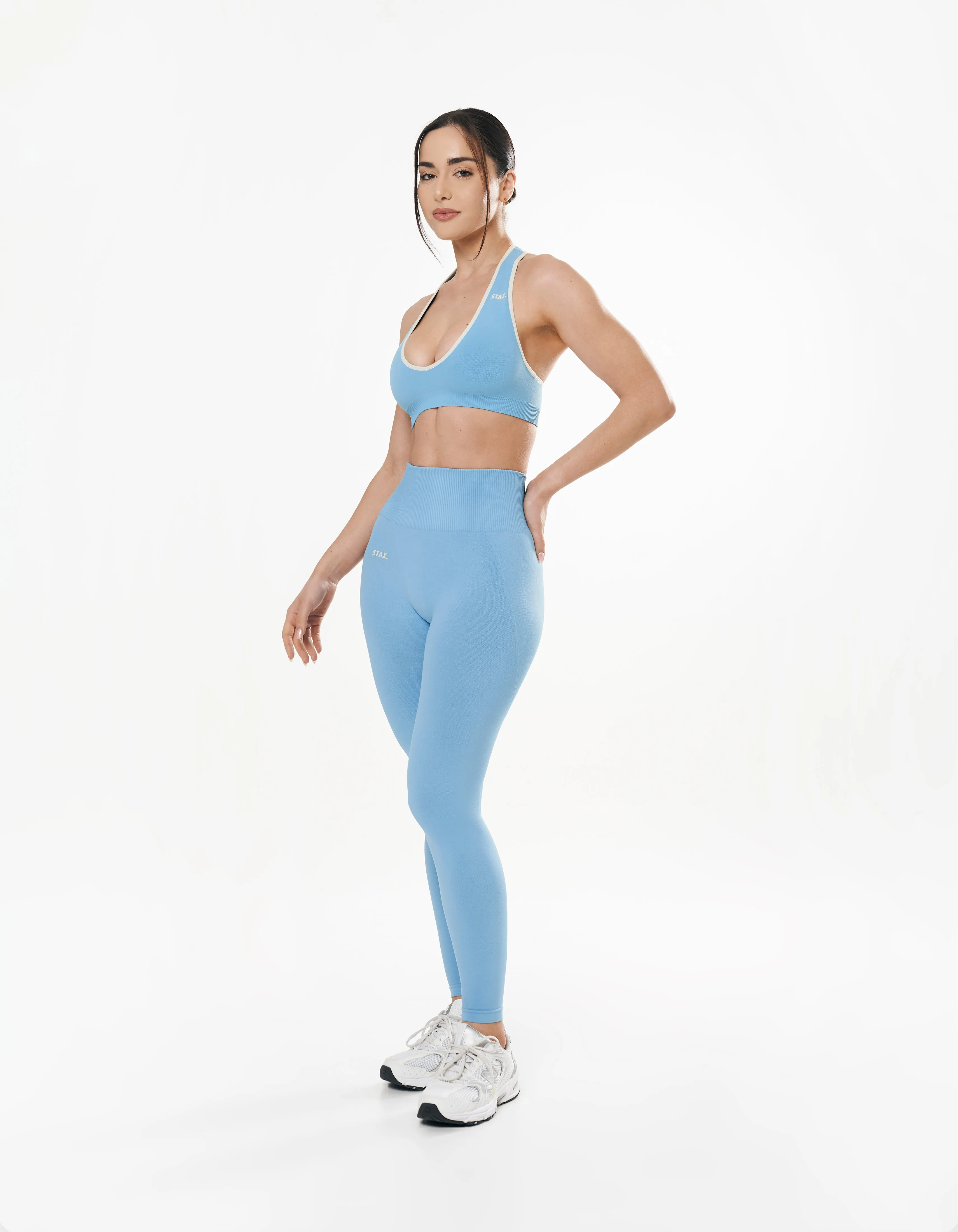 Seamless Kic Halter Crop - Blue/Cream