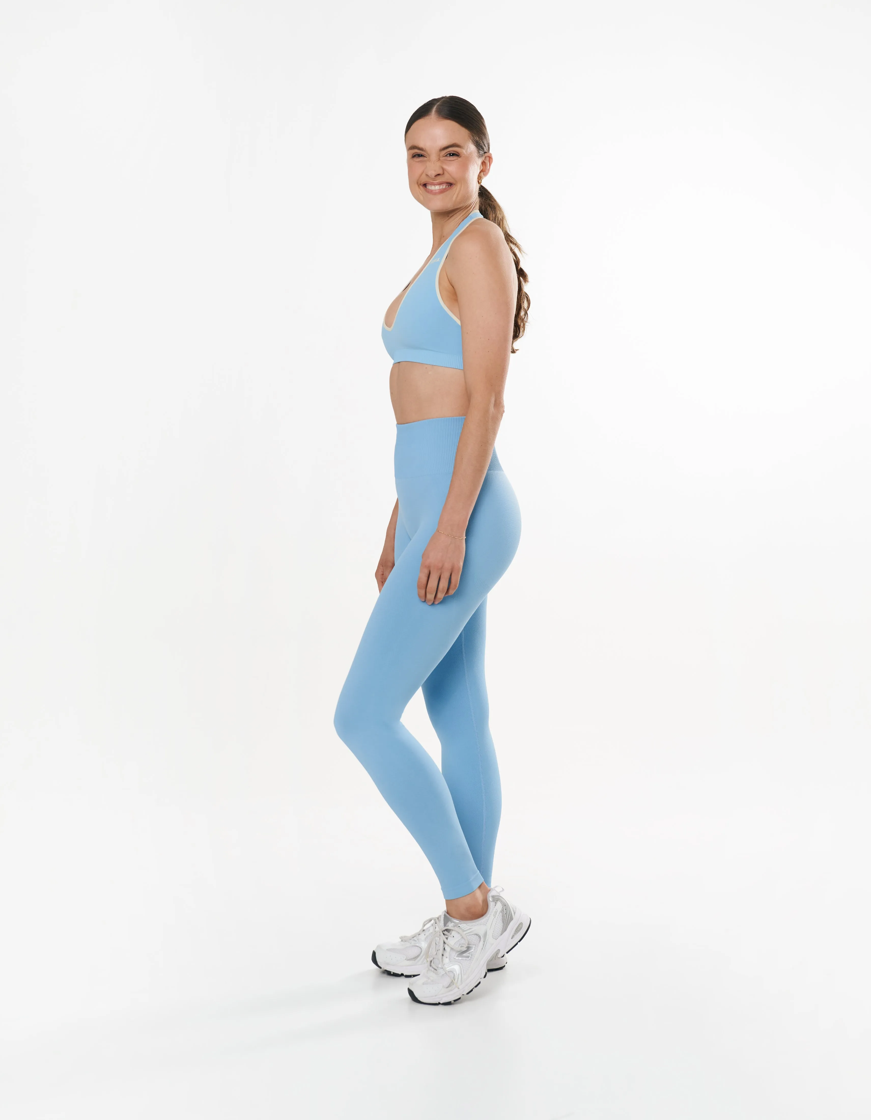 Seamless Kic Halter Crop - Blue/Cream