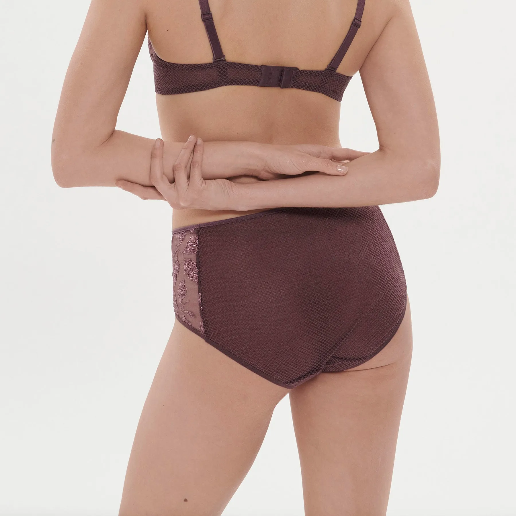 Simone Pérèle Dahlia Full Brief