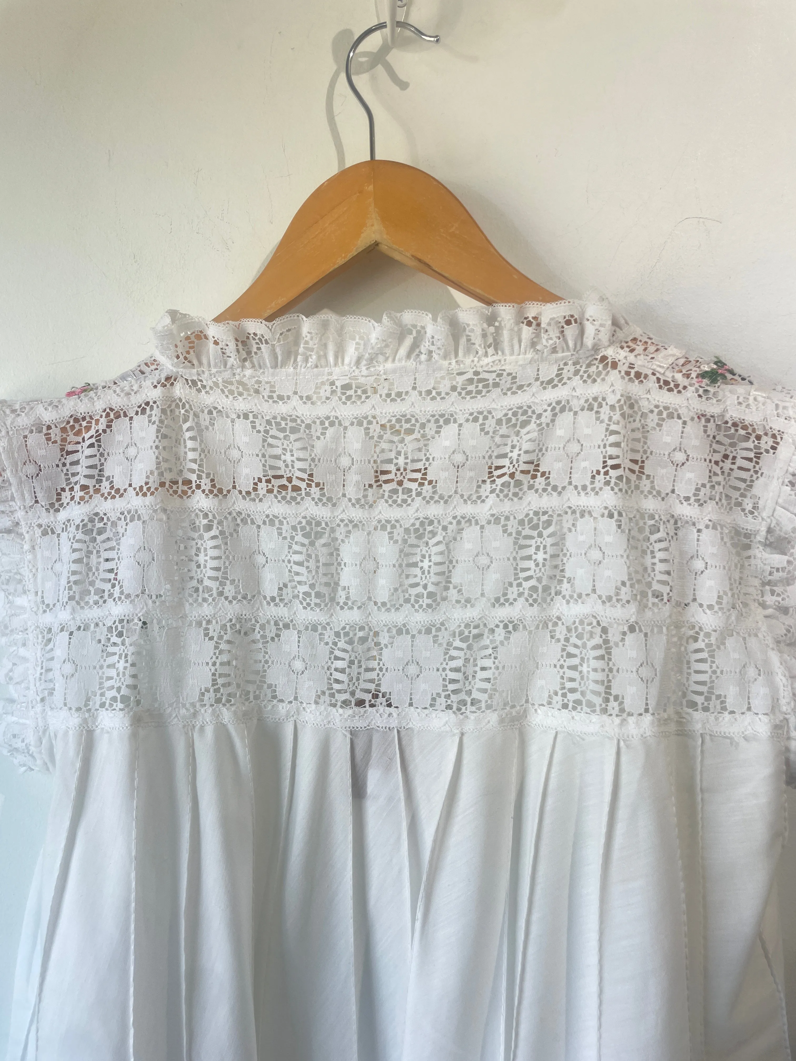 The Best Vintage Floral and Lace Dress
