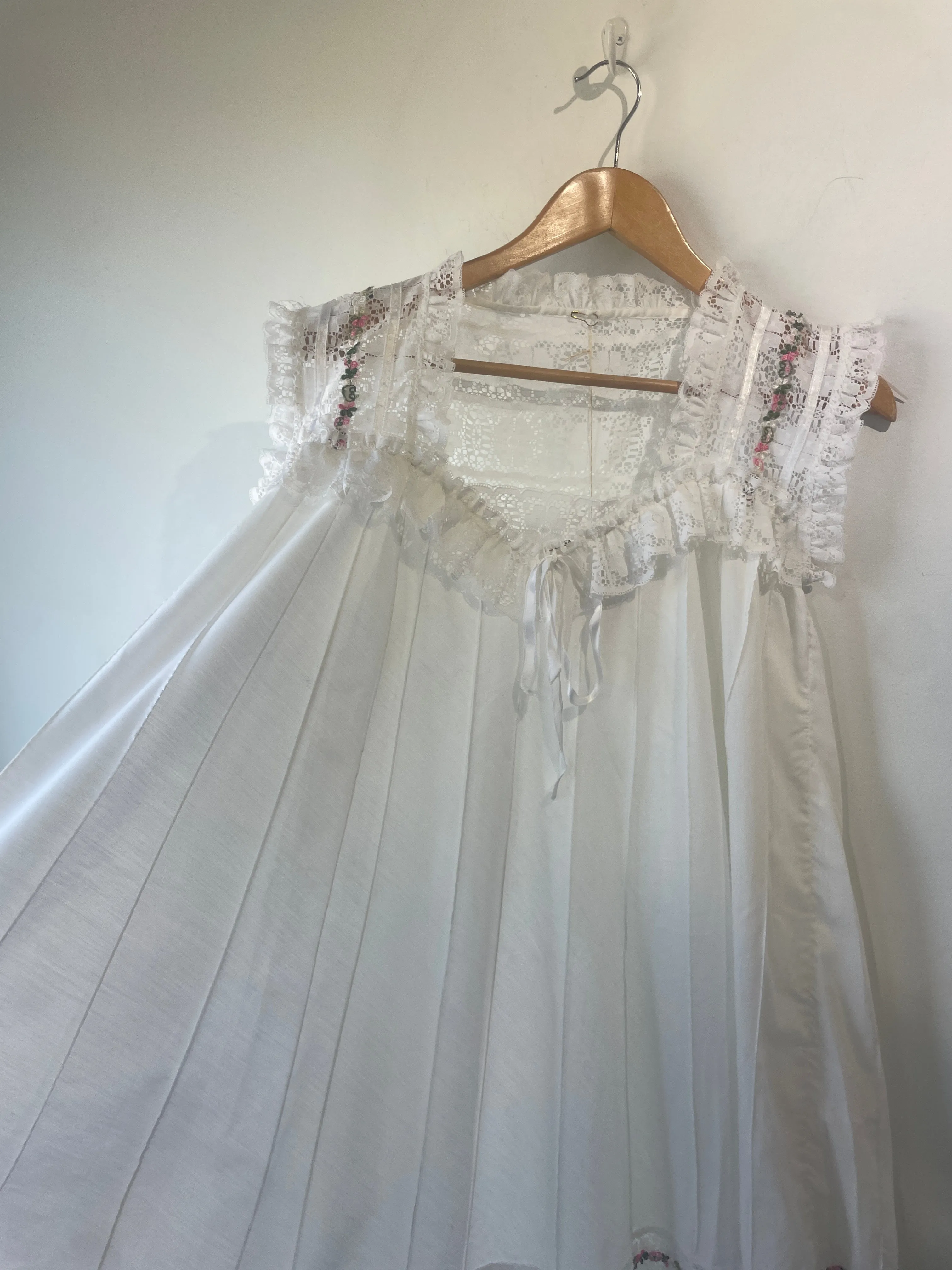 The Best Vintage Floral and Lace Dress