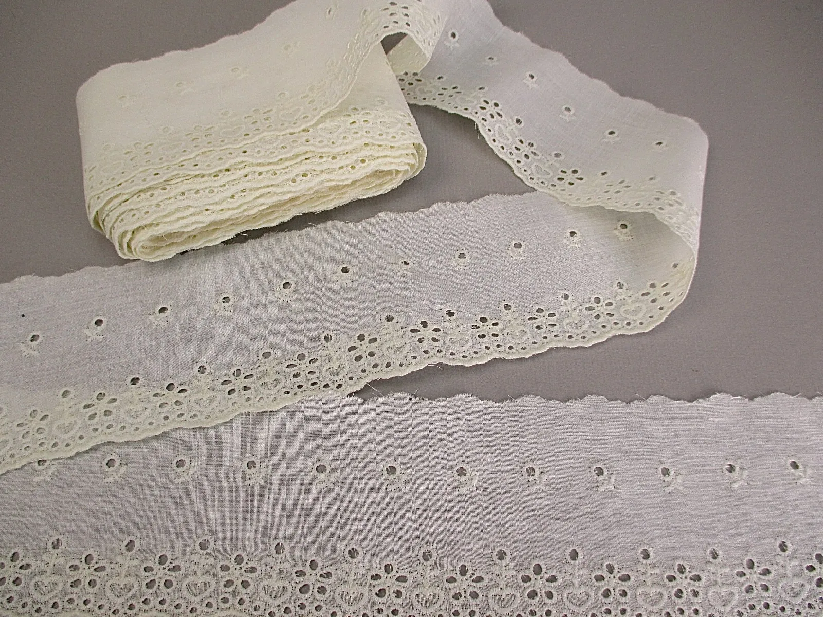 Vintage lace trim poly cotton eyelet 8YD