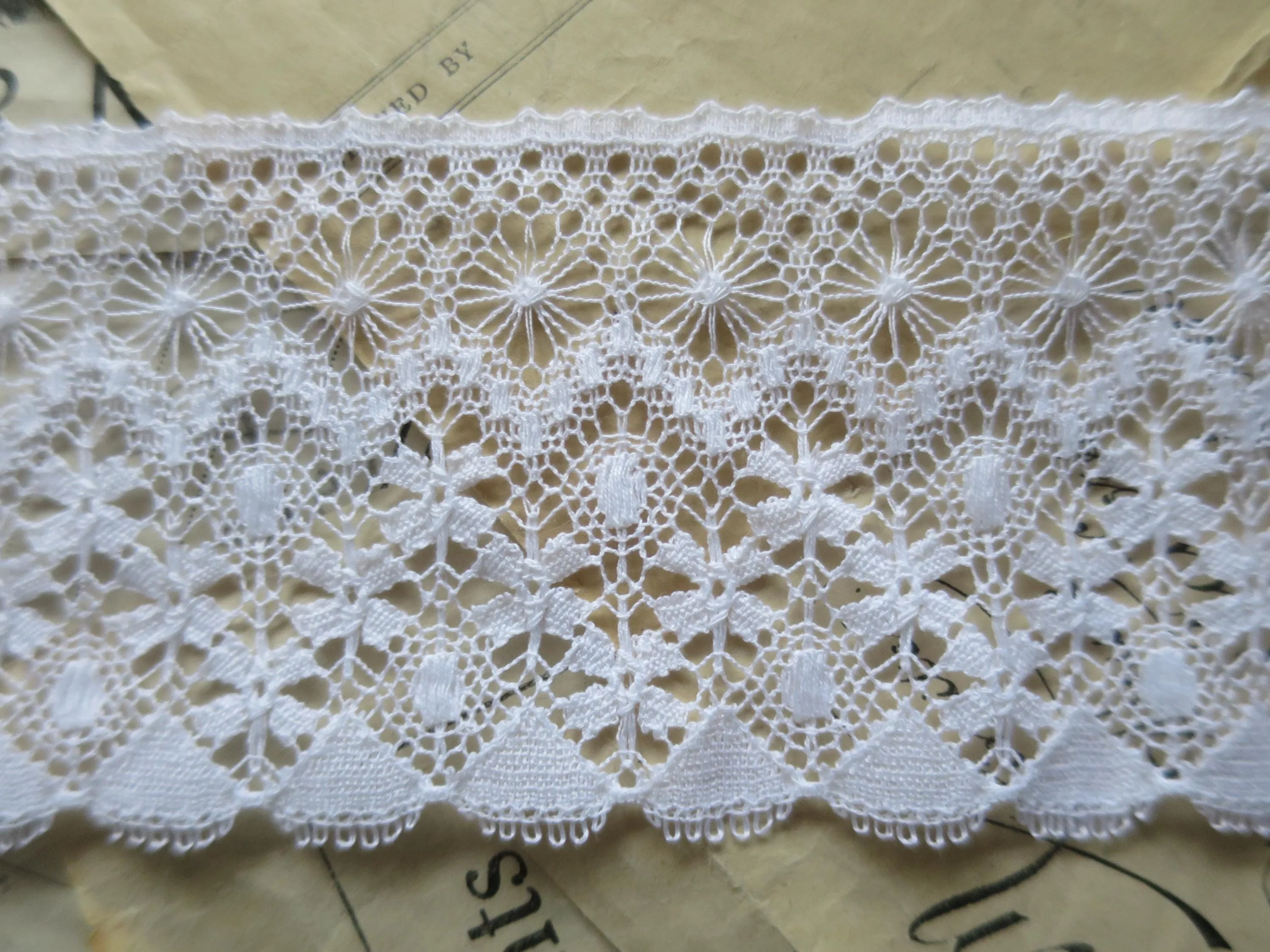 White English Nottingham Lace- Fine Torchon Flowers- 5.5 cm